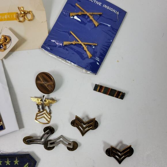 Vintage Militaria Military & Political Pin LOT Reseller Lot Collector Lot - Picture 3 of 4